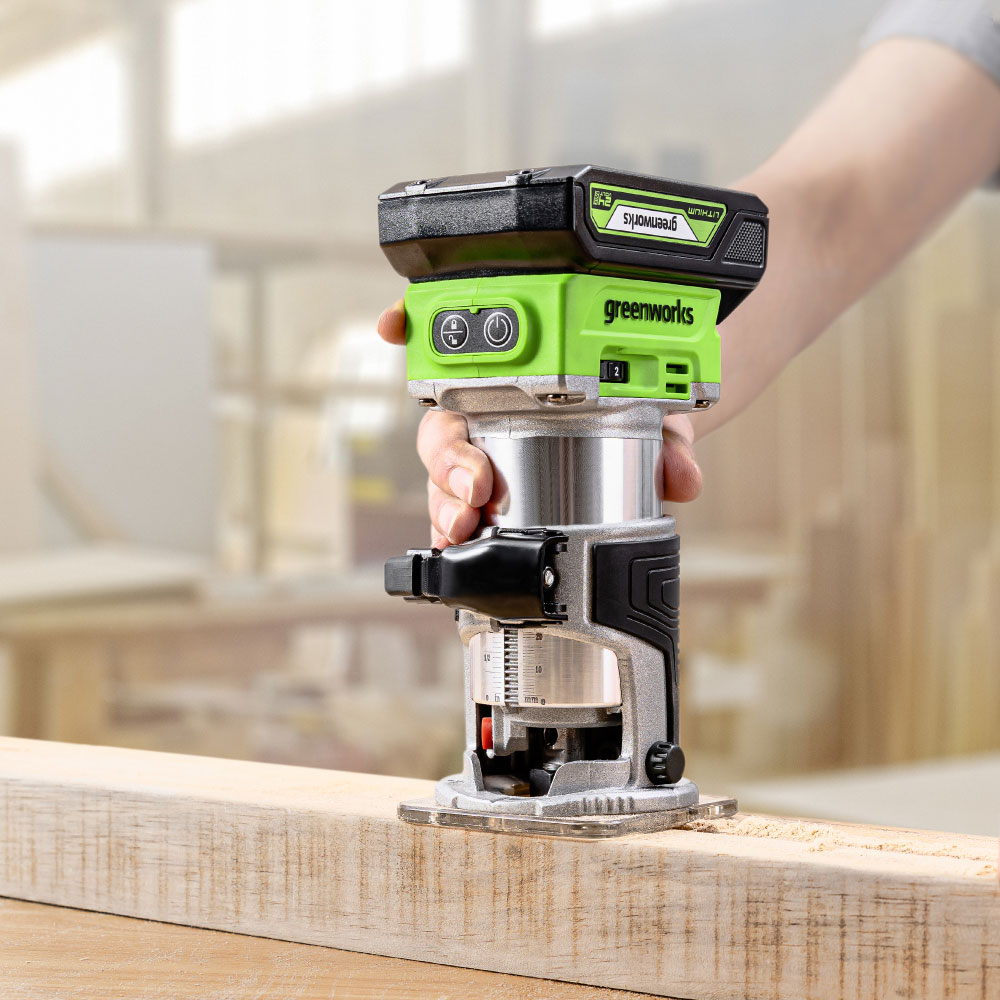 Аккумуляторный фрезер Greenworks 3502507 с бесщеточным двигателем DigiPRO, LED-подсветкой и цанговым зажимом