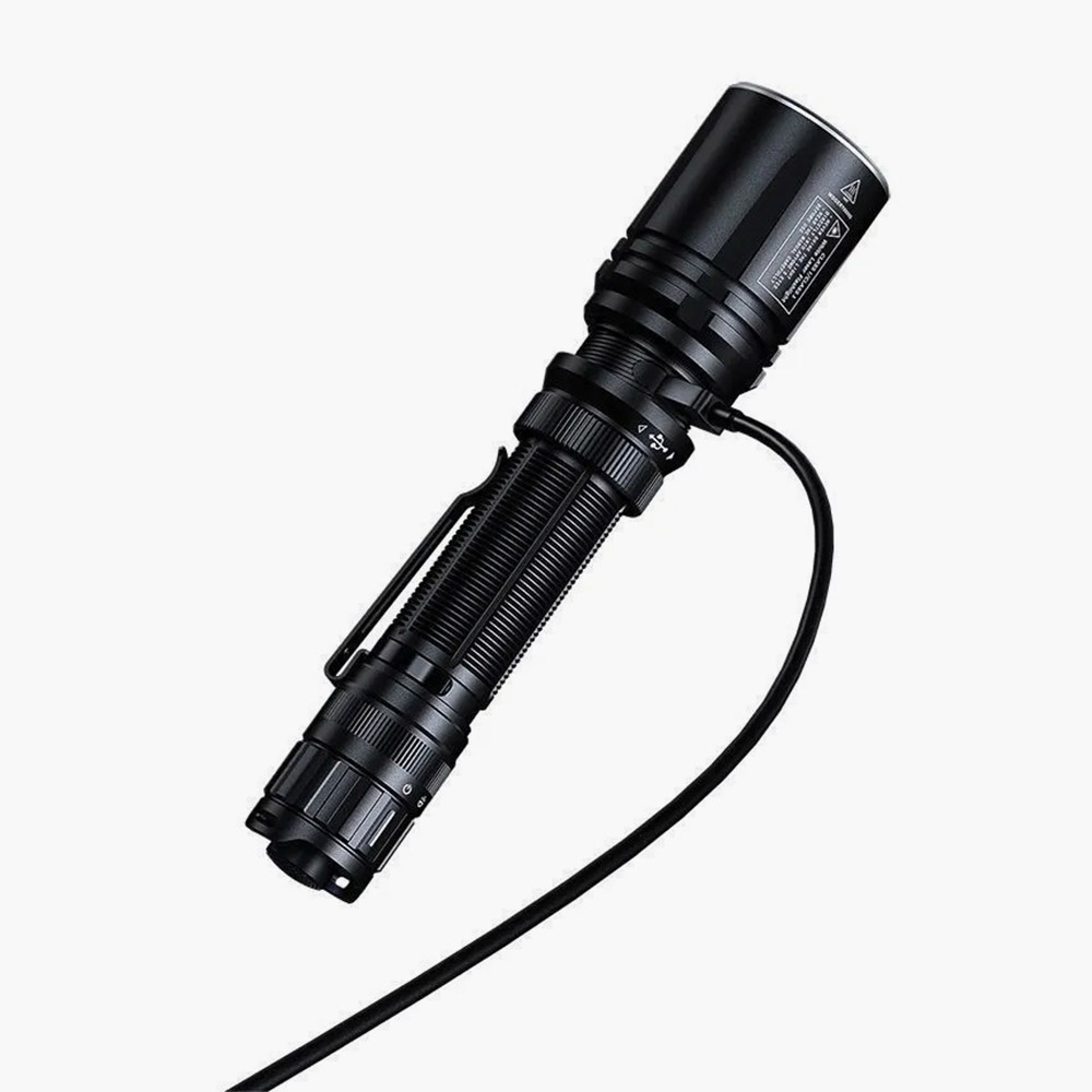 Тактический фонарь Fenix TK30R - луч света на расстояние до 1,5 километра