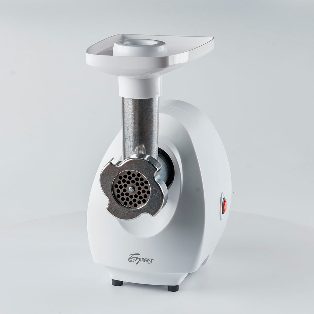 Электромясорубка «Аксион Бриз» с саблевидным ножом, защитой от перегрева и насадками для фарша, колбас и кеббе