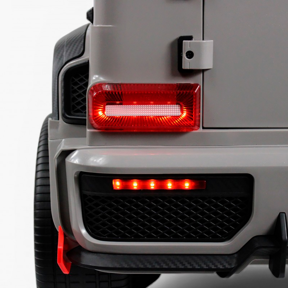 Двухместный детский электромобиль RiverToys Z888ZZ в дизайне Brabus с дистанционной системой управления и медиапанелью